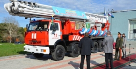 Пожарным Комсомольска-на-Амуре торжественно вручили ключи от новой техники  ДВРЦ МЧС России